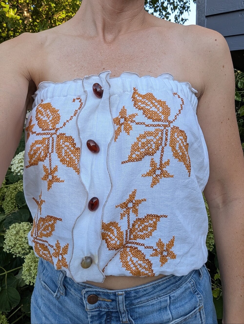 strapless EMBROIDERED STRAPLESS BLOUSE made from a vintage tablecloth S M